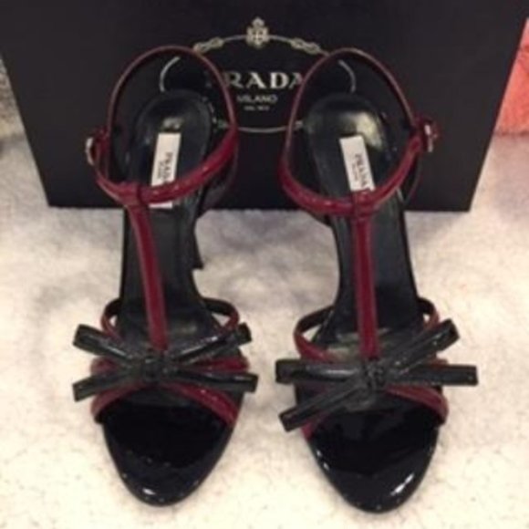 PRADA BLACK/BURGUNDY OPEN TOE BOW HEELS SIZE 6.5M - Picture 1 of 5